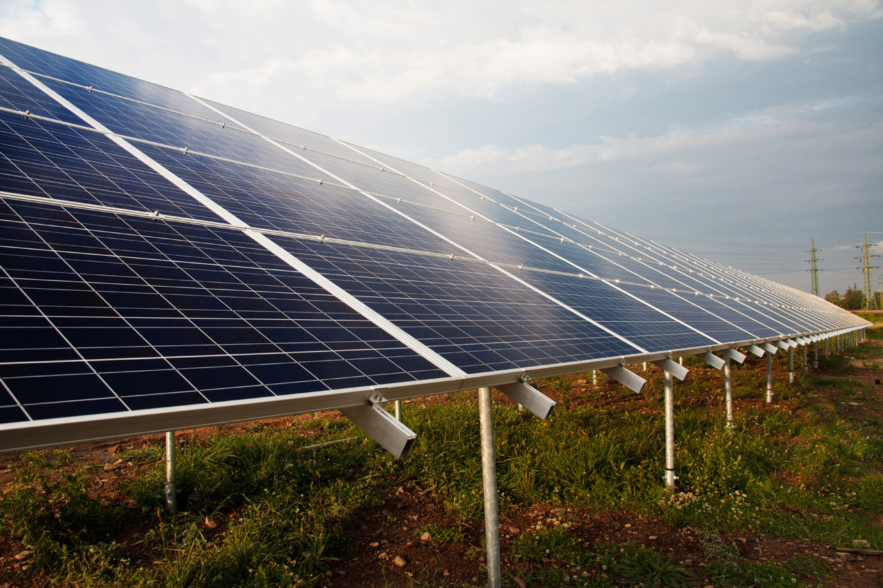 La energía solar ya cuesta menos que la eólica